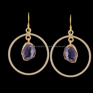 Boucles d'oreilles pendantes plaquées or à deux tons avec pierre précieuse d'améthyste brute pour fête ou cadeau - Product Image 1