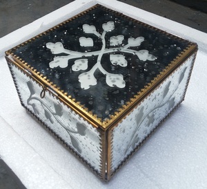 Boîte décorative en verre pour décoration intérieure avec miroir et glaçage pour présentoir à bijoux Boîtes à bijoux en métal et laiton - Product Image 2