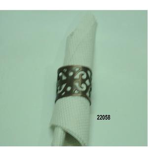 Porte-ronds de serviette en laiton massif de conception gravée avec fini antique pour la décoration de table de mariage et de fêtes - Product Image 1