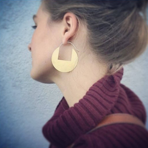 ต่างหูทรงเรขาคณิตสีทองสำหรับผู้หญิงเครื่องประดับทองเหลืองออกแบบแฟนซีสำหรับงานปาร์ตี้ของขวัญงานหมั้น - Product Image 1