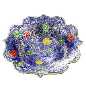 Bol artisanal en laiton Design unique avec bol fini de couleur bleue Présentoir de décor de table Plateau de fruits créatif - Product Image 1