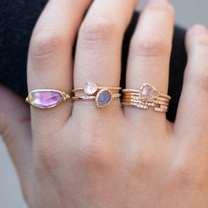 Bague de fiançailles en or jaune massif 14 carats avec quartz rose et pierres précieuses, fournisseur unique de bande d'éternité en corde torsadée - Product Image 3