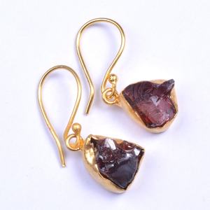 ขายส่งต่างหูทองเหลือง Vermeil สีทองพลอยโกเมนแบบธรรมชาติเครื่องประดับลดลงทันสมัยต่างหูพลอยโกเมนดิบ - Product Image 2