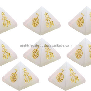 Agate Blanche USAI Pyramides Cristal Naturel Artisanat Pierre Reiki Méditation Énergie Boost Gros Gemme Mascotte pour Feng Shui EMF - Product Image 1