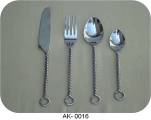 ชุดช้อนส้อมลายปมโลหะ ด้ามจับเคลือบสีดำ สำหรับใช้ในบ้าน โรงแรม และร้านอาหาร - Product Image 3