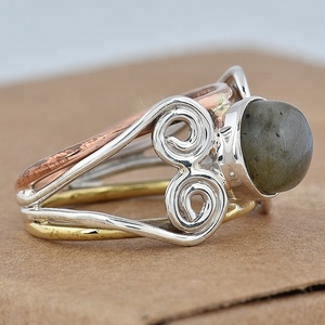Pierre précieuse Labradorite multicolore Bague de créateur en argent sterling 925 Bijoux plaqués argent Bague à la mode pour femmes. - Product Image 3