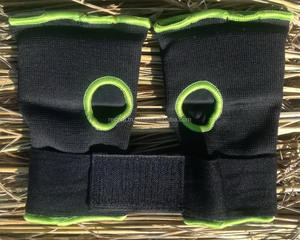Équipement de boxe et protection Gants intérieurs rembourrés en fibre de carbone tissée en gel d'entraînement avec enveloppes extensibles pour les mains Fermeture à crochet et boucle - Product Image 3