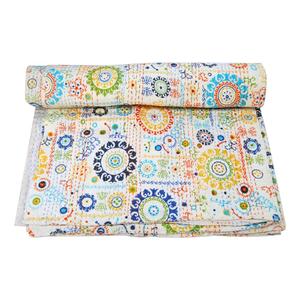 Cubrecama Blanco de Algodón con Estampado de Bloques Hecho a Mano de Marca de Lujo, Colcha Kantha India Tamaño Queen, Lavable, Reversible y Ecológica para el Hogar - Product Image 1