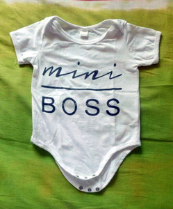 Fabricant OEM Tirupur 100% Barboteuse pour bébé en coton biologique Combinaison de vêtements personnalisés pour nouveau-nés Barboteuse teintée en 100% naturel - Product Image 5