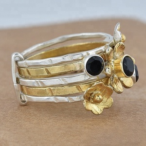 Plata de Ley 925 facetada con anillo chapado en oro y plata Anillo de piedras preciosas de ónix negro Ajuste de bisel de joyería Anillo de moda para mujer. - Product Image 3