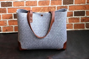 Sac fourre-tout décontracté en cuir fait main pour femme avec deux poignées, bandoulière en feutre et cuir, grand sac en cuir Markhor à motif bonbon pour usage quotidien - Product Image 6