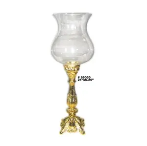飓风蜡烛单臂用于家庭装饰中心，配有带玻璃烟囱的优质镀金烛台
