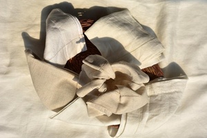 Serviettes en lin 100% faites à la main jetables carrées classiques avec des coutures en coton - Product Image 2