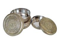RÉCIPIENT DÉCORATIF MOYEN EN ACIER INOXYDABLE DE CONCEPTION ANTIQUE INFINITY AVEC COUVERCLE-MEENA DORÉ (7.5 "X 7.5" X 2.5 "POUCES)