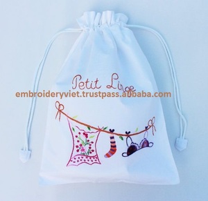 Bolsa de lavandería bordada a mano - Product Image 1
