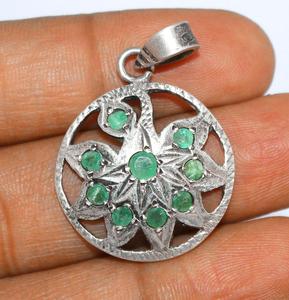 Pendentif Breloque Fleur en Émeraude Naturelle, Sertissage Clos, Argent Sterling Massif 925, Bijou Fait Main pour Cadeau, Vente en Gros - Product Image 3