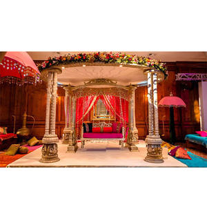 Mandap traditionnel en bois à trois piliers pour mariage gujrati, mandap en bois sculpté pour mariage indien, mandap en bois pour mariage en Australie - Product Image 1