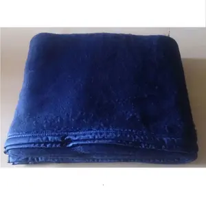 Manta Acrílica Suave Azul Marino 160x220 cm 2100 Gramos - 85% Acrílico 15% Poliéster Estilo Liso Sólido Portátil para Viajes y Hogar - Product Image 1