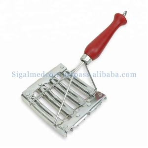 Sudor de caballo rascador con mango de madera por Sigal Medco - Product Image 2