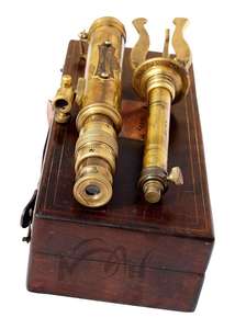 กล้องส่องทางไกลแบบยืน วินเทจ สไตล์ทหารเรือ ทำจากทองเหลือง พร้อมกล่องไม้สีทองและสีน้ำตาล ขนาด 11 นิ้ว สำหรับเป็นของขวัญ โดย Calvin Handicraft - Product Image 5