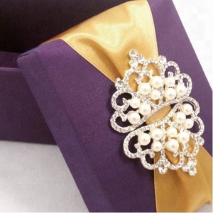 Caja de recuerdo de boda de seda tailandesa original - Product Image 1