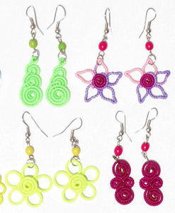 Boucles d'oreilles en fil tissé à la main coloré bijoux faits à la main - Product Image 1
