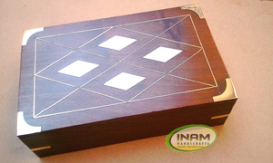 Cajas de madera antiguas hechas a mano con hermosas incrustaciones de latón Diseñador DE TRABAJO Acabado decorativo Estilo náutico Técnica pulida - Product Image 3