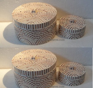 กล่องแล็คเกอร์ที่มีอวัยวะเพศหญิงและการตกแต่งเปลือกหอย - Product Image 1