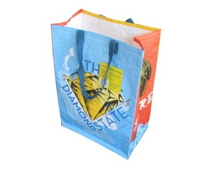 KD-SB-791 125gsm เป็นมิตรกับสิ่งแวดล้อมเวียดนามไม่ทอ PP กระเป๋าช้อปปิ้งแบบท่อสี CMYK ปิดแบบกำหนดเองพิมพ์4ด้าน - Product Image 2