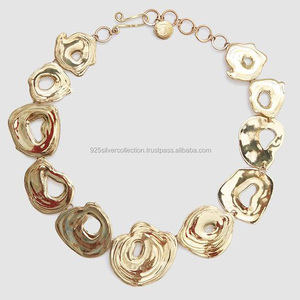 Gargantilla de mujer hecha a mano con diseño de círculo chapado en oro martillado para regalo de compromiso de fiesta de boda - Product Image 2