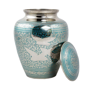 Urnes en métal de haute qualité pour cendres humaines Design de luxe fait à la main Fabricant et fournisseur d'urnes de crémation - Product Image 2