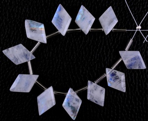 2020 AAA Grade Cerf-Volant Forme Bleu Feu Gemme Haute Véritable Arc-En-Lune Belle Facettes Naturel En Gros Fabricant - Product Image 1