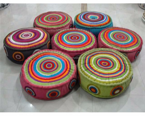 Prêt Stock Chambre de Noël Décoratif Bohème Sièges Poufs Coloré Brodé Carré Motifs Art Tissu Bois Stand Grande Vente - Product Image 1