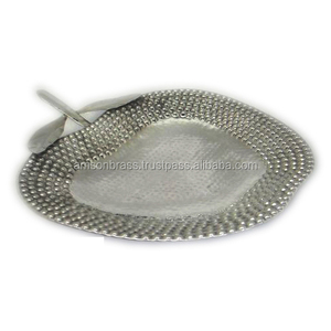 Plats en métal Faits à la main Designer Plat de service Ustensiles de cuisine Faits à la main Pointillé Embossé Forme ronde martelée - Product Image 5