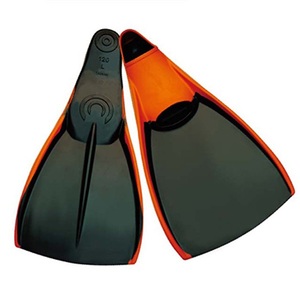 Aletas de buceo de goma de diseño de pie completo para un drenaje rápido en apnea - Product Image 1