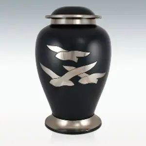Japanse Stijl Koperen Crematie Avon Dale Urn Met Zwarte Spuitverf Afwerking Vogels Vliegen Ontwerp Voor Begrafenis Gebruik