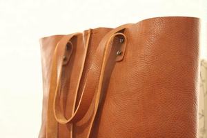 กระเป๋าถือหนังแท้หูหิ้วด้านบนออกแบบเองสำหรับผู้หญิงกระเป๋าถือ AM-0055 - Product Image 2