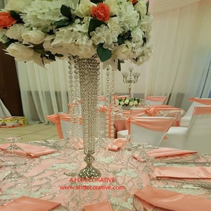 Florero Decorativo de Alta Calidad con Diseño de Cuentas de Aluminio y Cristal y Gotas Colgantes en Venta - Product Image 1