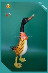 ¡NUEVO! Patos de Madera Pintados a Mano en Raíces de Bambú Hechas a Mano, Decoración para el Hogar, Indonesia - Product Image 3