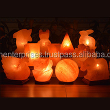 Lampe artisanale au sel de l'Himalaya de style Feng Shui Taureau Design animal sculpté sur socle en bois avec cordon métallique-Sian Enterprises - Product Image 2