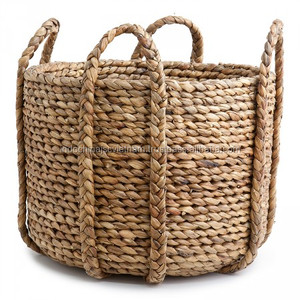 ตะกร้าเก็บของทรงกลมสานจากหญ้าทะเล ดีไซน์ไม่ซ้ำใคร พร้อมหูหิ้ว สำหรับจัดเก็บของใช้ในบ้านหรือปลูกต้นไม้ นำเข้าจากเวียดนาม - Product Image 1