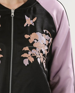 Veste bomber en satin de soie polyester respirante à rayures imprimées pour femmes grande taille, nouveau design, style tendance, en vente - Product Image 1