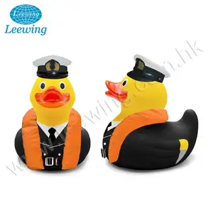 Heiße neue Werbe geschenk artikel Kunststoff PVC Vinyl angepasst mit Logo Airline Pilot Captain Uniform Flugzeug Gelbe Gummi ente