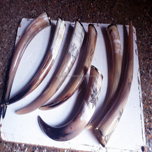 Cuernos para Beber Tallados a Mano con Cuerno Animal, con Borde Superior de Latón y Perilla de Latón en el Extremo - Product Image 4