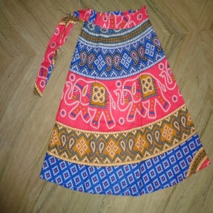 Jupes rondes portefeuille de taille moyenne en coton imprimé multicolore pour dames, exportateur en gros d'Inde - Product Image 4