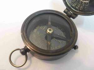 Brújula náutica antigua de Kelvin & Hughes Calendario de 100 años Vajilla marítima grabada Técnica de fundición Regalo náutico - Product Image 3