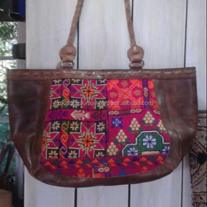 Bolso de hombro de cuero PU para mujer con gran capacidad y bordado para viajar al por mayor - Product Image 1
