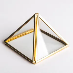 Vente chaude Nouveau design Triangle Boîte En Verre De Stockage De Bijoux Avec Couleur Et Tailles Personnalisées