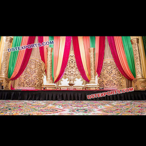 Hermosos pilares dorados tallados para etapas de recepción de bodas Elegantes decoraciones de escenario de eventos de matrimonio hindú - Product Image 1
