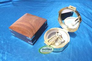Boussole décorative en laiton avec boîte en bois, boussole nautique en laiton faite à la main avec boîte en bois - Product Image 3